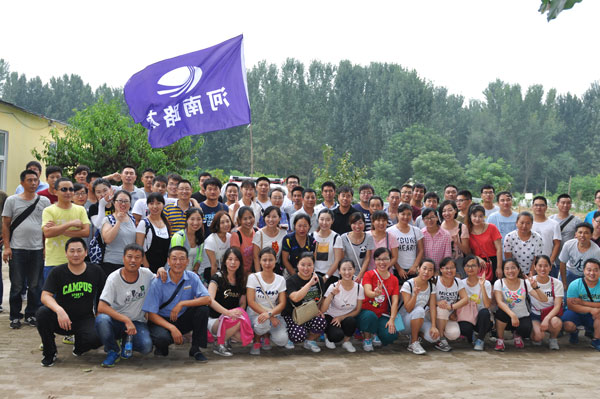 心博注册总代理河南路友机械活动人员合影