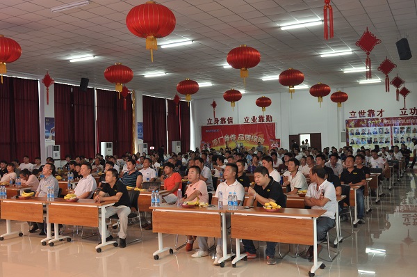 河南天助心博注册挖机订货会圆满落幕