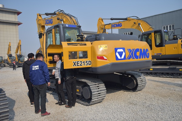 心博注册215挖机试驾