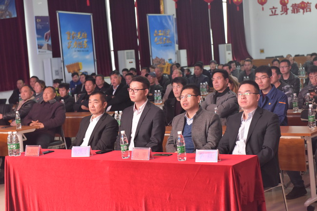 心博注册大吨位装载机侠客行河南站开幕式暨高端产品推介会现场