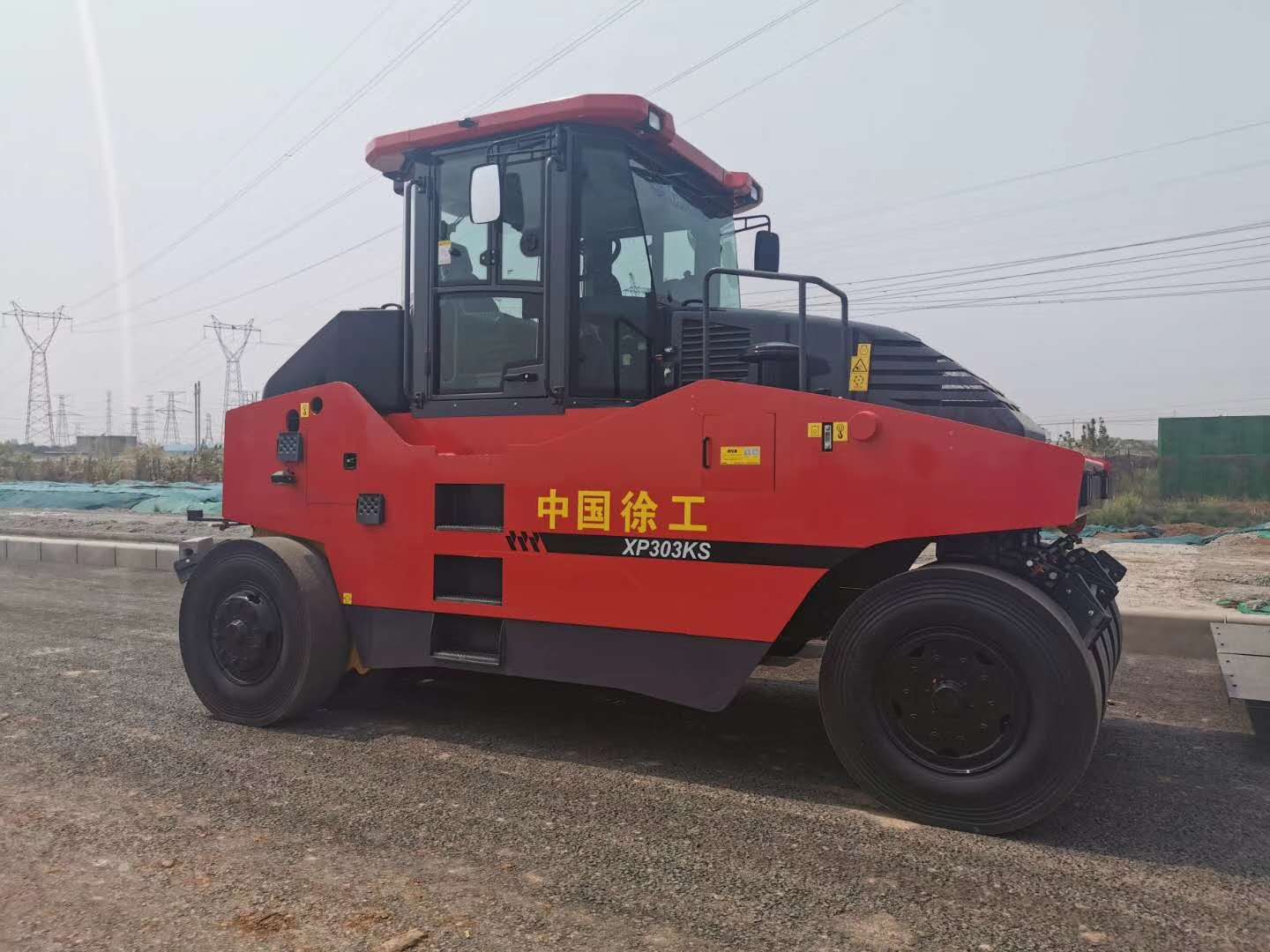 心博注册XP303KS中国红胶轮压路机