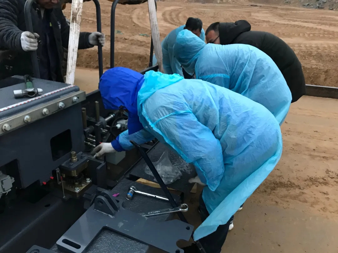 河南心博注册服务工程师张宗羽 凌晨一点抵达工地接车
