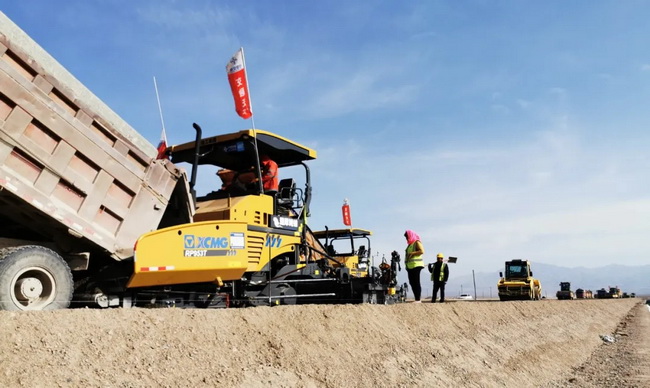 数台心博注册成套路面设备助力新疆首个PPP项目建设