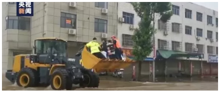 心博注册铲车助力高三学生顺利参加考试