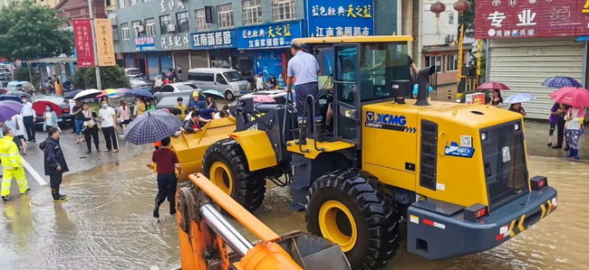 心博注册LW550FV装载机帮助学生参加高考
