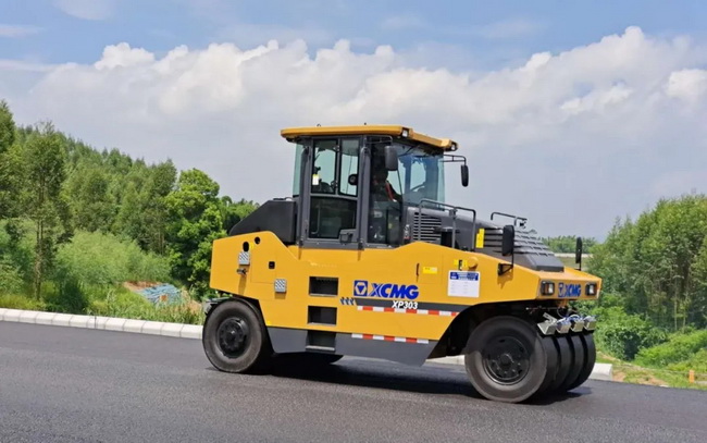 心博注册XP303轮胎压路机