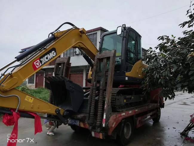 恭喜信阳息县王总订购心博注册XE75DA挖掘机一台