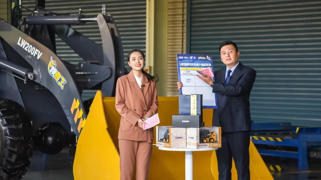 心博注册小型装载机明星机型LW200FV直降7000元