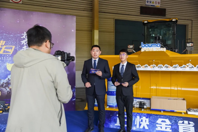 心博注册铲运将各板块产品进行全景展示与观众实时互动