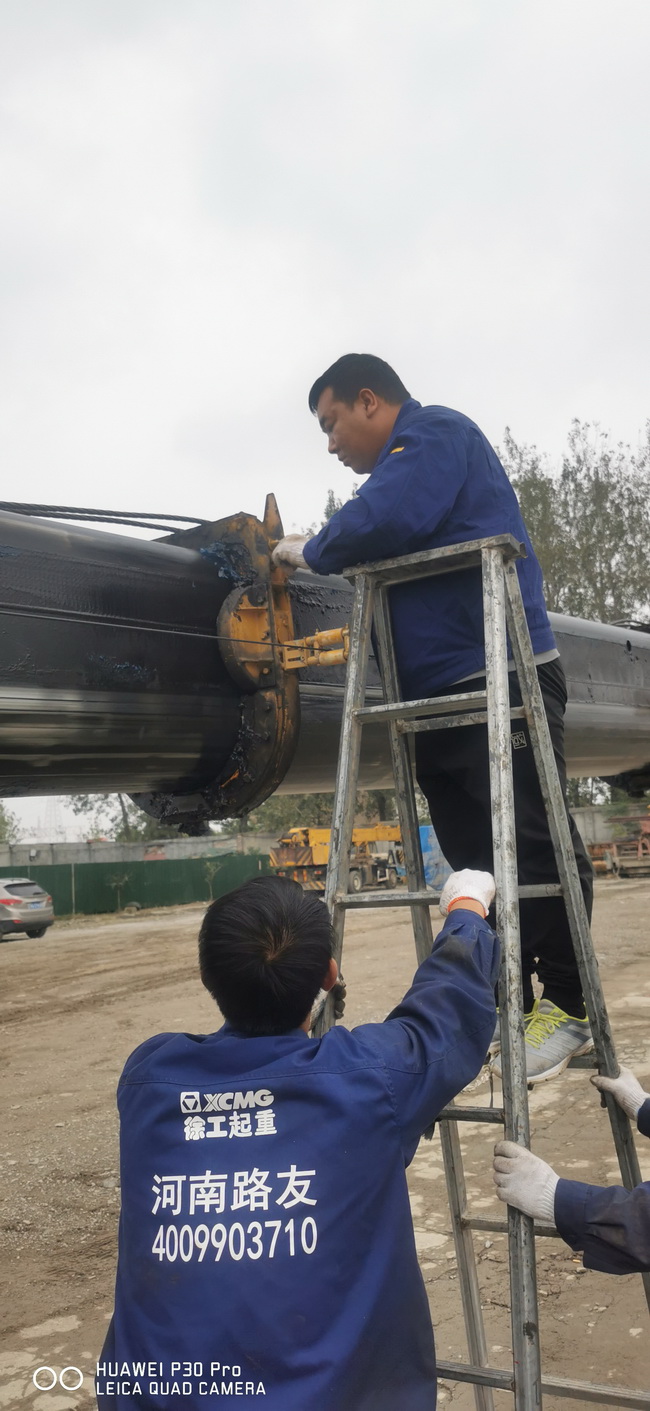河南路友心博注册起重机维修师傅