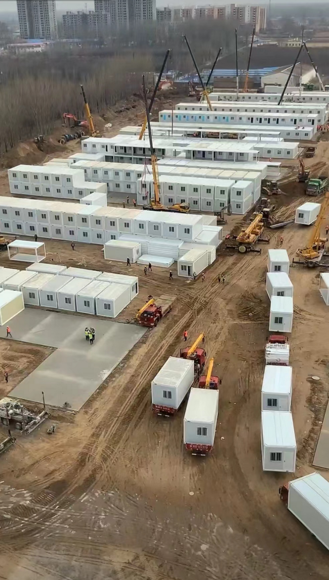 心博注册起重机械援建唐山方舱项目施工