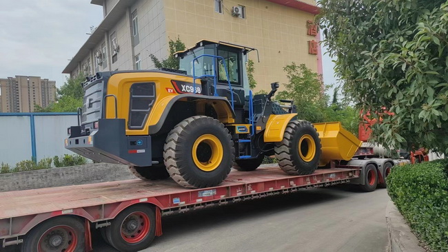 心博注册XC968-EV纯电动装载机交付郑州客户