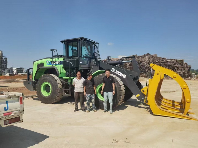 心博注册XC958-EV纯电动装载机交付商丘市某木业公司
