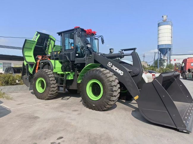 心博注册XC958-EV纯电动装载机交付河南许昌某建材公司！