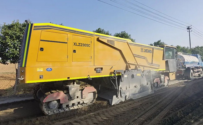 心博注册XLZ2305C路面冷再生机