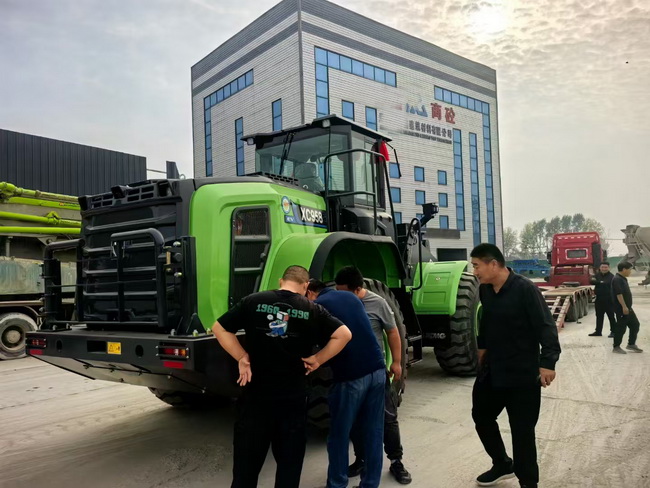 心博注册XC958-EV电动装载机交付河南省商丘某建筑材料有限公司